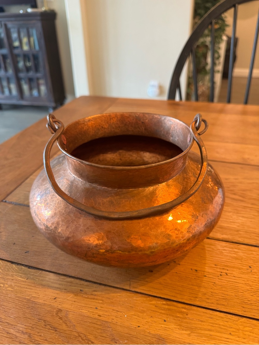 Vintage hand-hammered copper pot - Picture 2 of 7